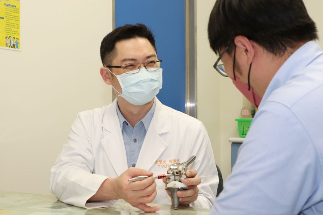 黃贊文部長建議民眾應該及早尋求專業骨科醫師的意見，進一步檢查與治療。