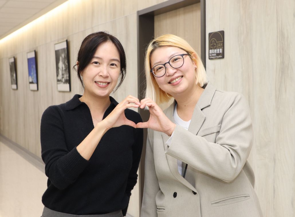林佳昀主任（左）與何蕙余主任（右）跨科合作為化療病人保存一線「生機」。