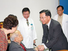 台中市蔡副市長拜訪於醫師節前夕拜訪廖泉生董事長