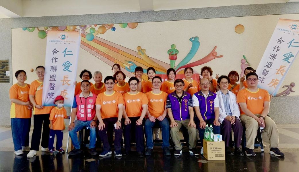 仁愛長庚合作聯盟醫院（大里仁愛醫院）骨科部進行社區骨質密度篩檢，為民眾的骨質把關維護健康。
