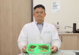 新聞圖片:中醫治療汗皰疹  分型調理體質助機械工重返崗位