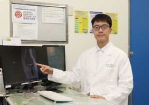 新聞圖片:手肘外側疼痛不只是「網球肘」  微創關節鏡手術助會計師復原