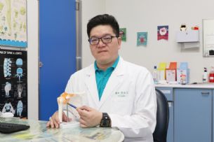 新聞圖片:女運將肩關節退化誤為五十肩  全人工肩關節置換助順利復工