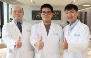 新聞圖片:萬分之一罕見全內臟轉位合併肺癌　仁愛長庚跨科團隊完成高難度微創手術