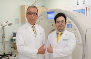 新聞圖片:6旬男肺癌篩檢意外發現胸腺瘤  達文西手術助康復