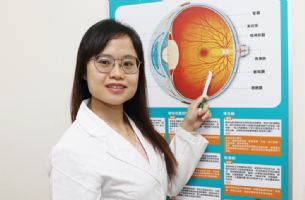 新聞圖片:教師罹眼黃斑部病變懼上講台  術後改善視力重拾教學信心