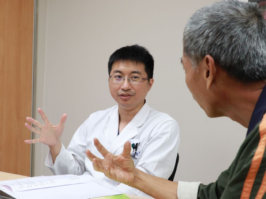 医師 李 新型肺炎を武漢で真っ先に告発した医師の悲運