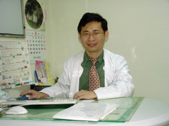 王文中醫師工作照